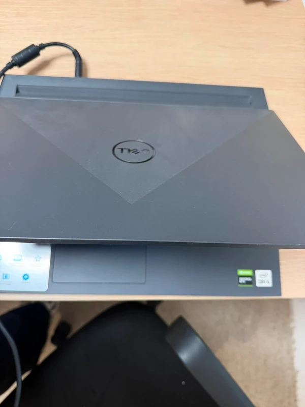 dell4 Dell G15 Gaming GTX 1650 / i5-10500H / 8 Go RAM / SSD 256 Go